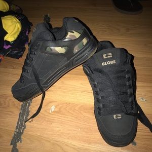 Globe camp shoes size 6 men’s